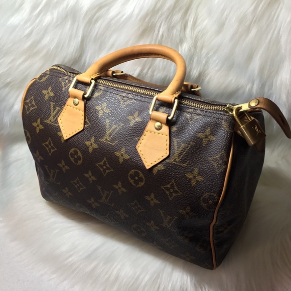 kate spade wristlet original vs fake